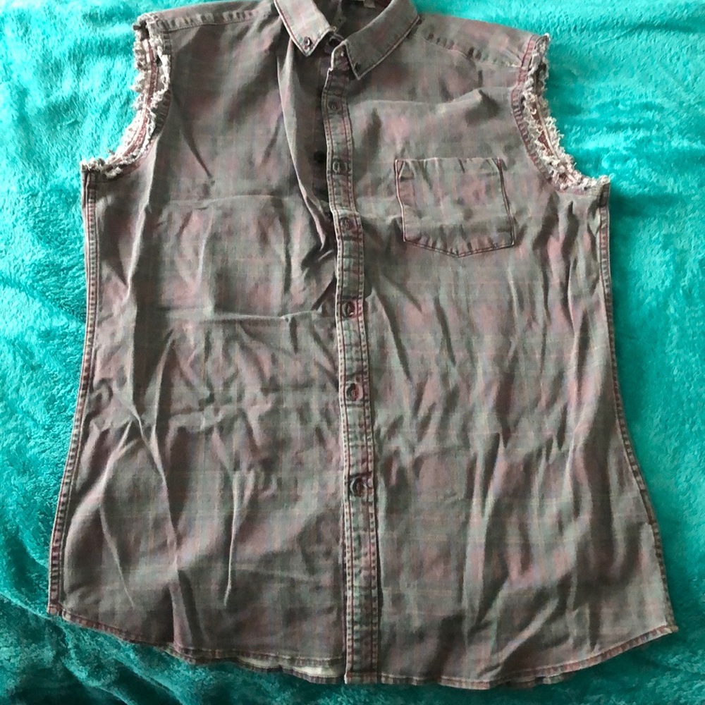 New cut off sleeve retro button down, has a plaid look to it